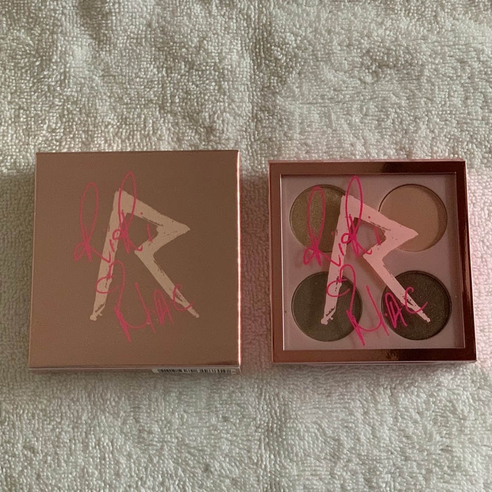 RiRi hearts MAC Her Cocoa eyeshadow palette